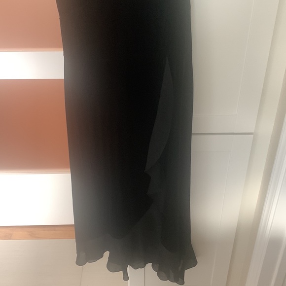 Fun black midi length dress velour with chiffon accent ruffles on slit & bottom - Picture 4 of 5